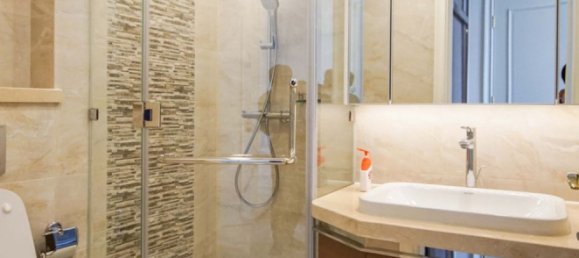 2 rooms Office in District 1, Vietnam No. 18133 9