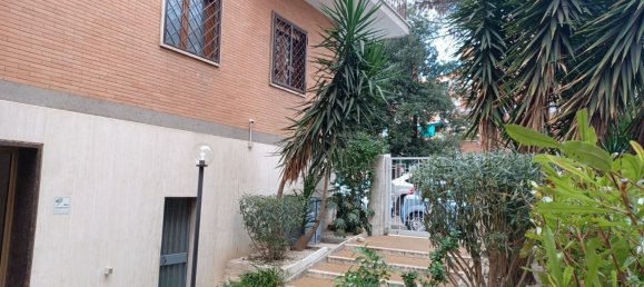 5 rooms Apartment in Rome, Italy No. 89281 4