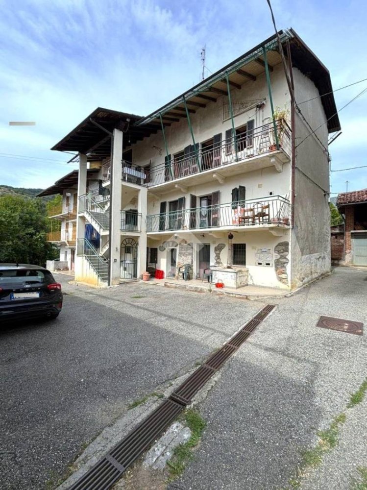 2 bedrooms Villa in Forno Canavese, Italy No. 298196