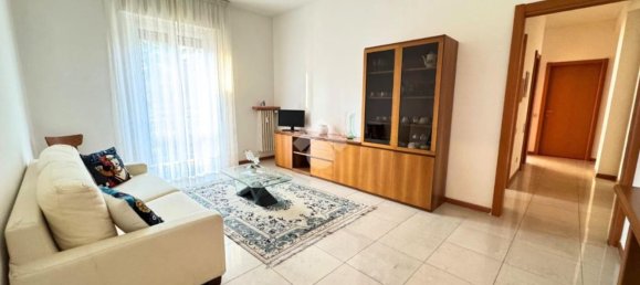 3 rooms Apartment in Saronno, Italy No. 130446 2