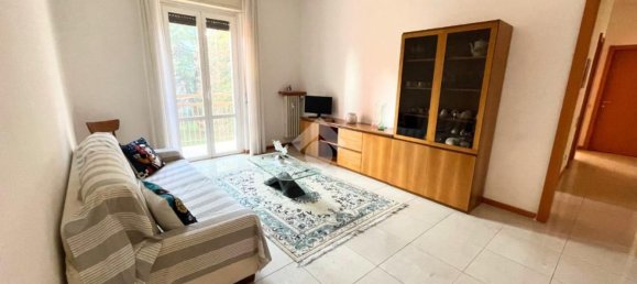 3 rooms Apartment in Saronno, Italy No. 130446 3