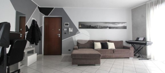 Apartamento de 4 habitaciónes en Brandizzo, Italy No. 140423 4