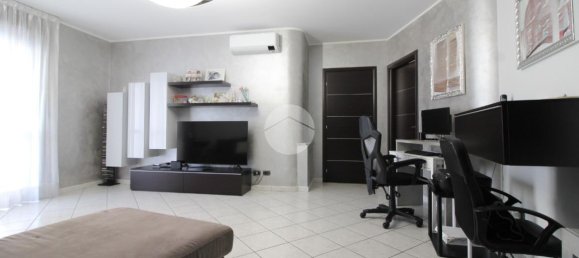 Apartamento de 4 habitaciónes en Brandizzo, Italy No. 140423 2