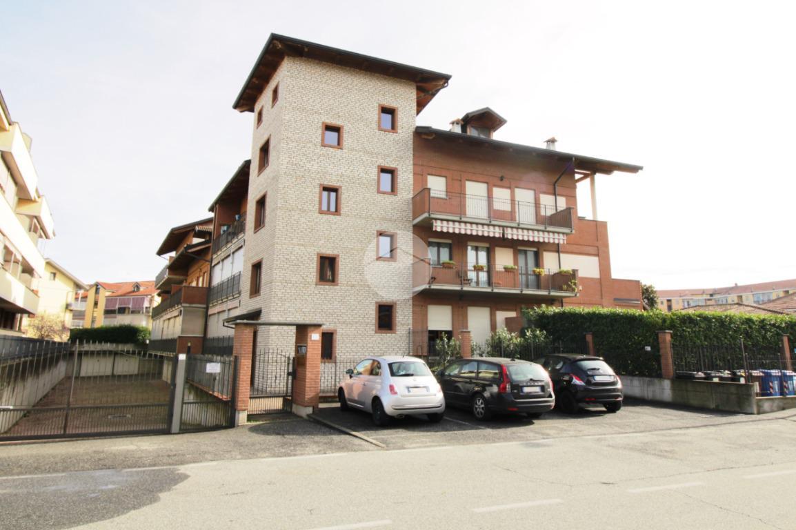 Apartamento de 4 habitaciónes en Brandizzo, Italy No. 140423