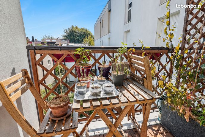 Apartamento de 1 dormitorio en Romainville, France No. 360047