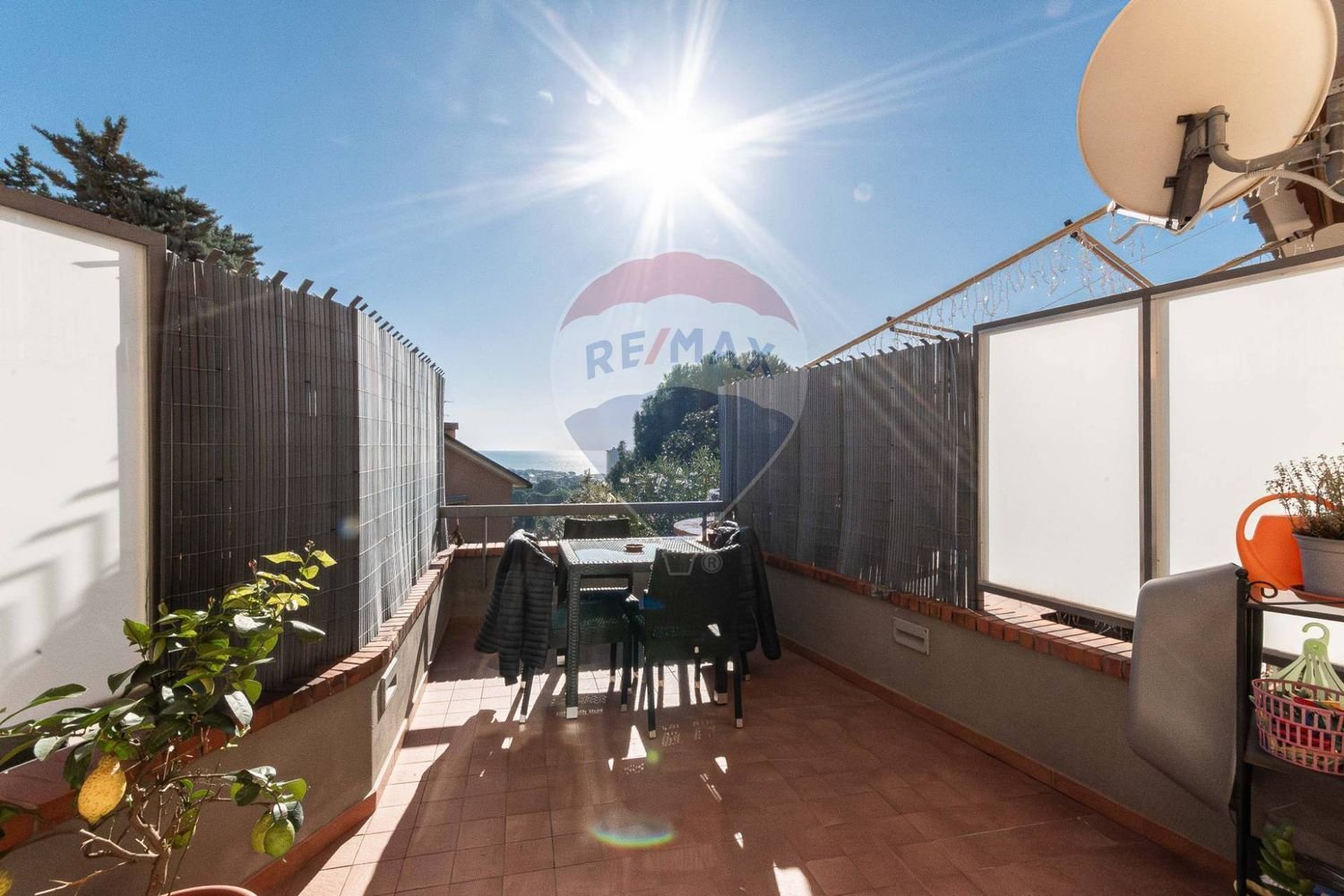 6 rooms Apartment in Genoa, Italy No. 195973