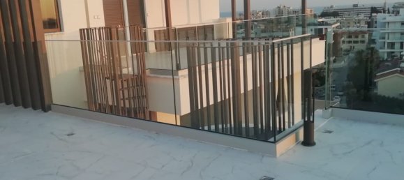 3 bedrooms Apartment in Limassol, Cyprus No. 31555 11