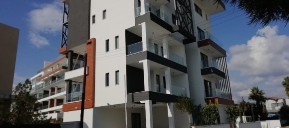 3 bedrooms Apartment in Limassol, Cyprus No. 31555 6
