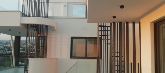 3 bedrooms Apartment in Limassol, Cyprus No. 31555 9