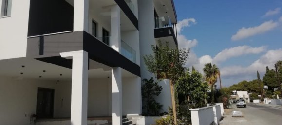 3 bedrooms Apartment in Limassol, Cyprus No. 31555 8