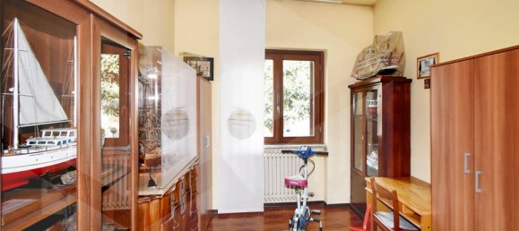 4-salle Villa à Parabiago, Italy No. 25340 30