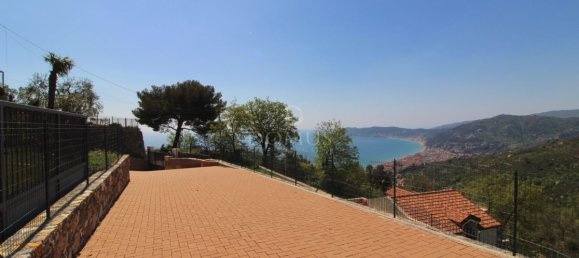 Вилла с 3 спальнями в Алассио, Италия № 72654 3