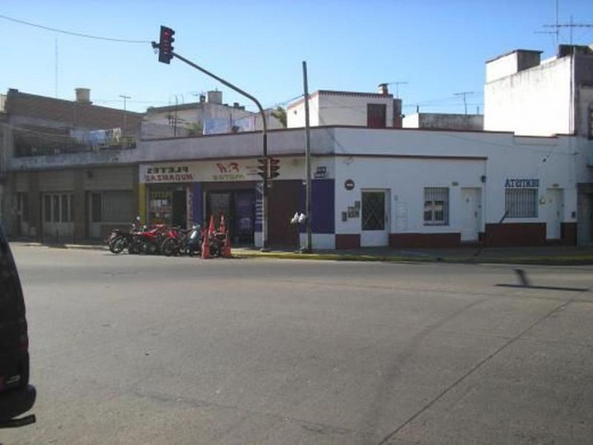 240m² Commercial property in Tres de Febrero, Argentina No. 28230