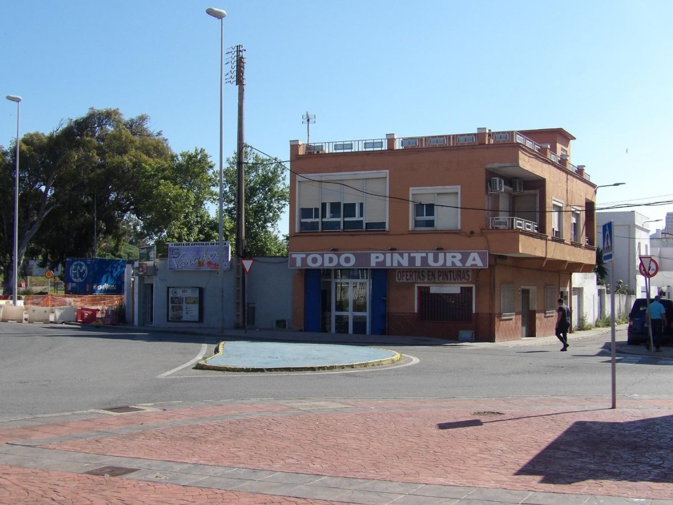 632m² Building in Cadiz, Spain No. 140525