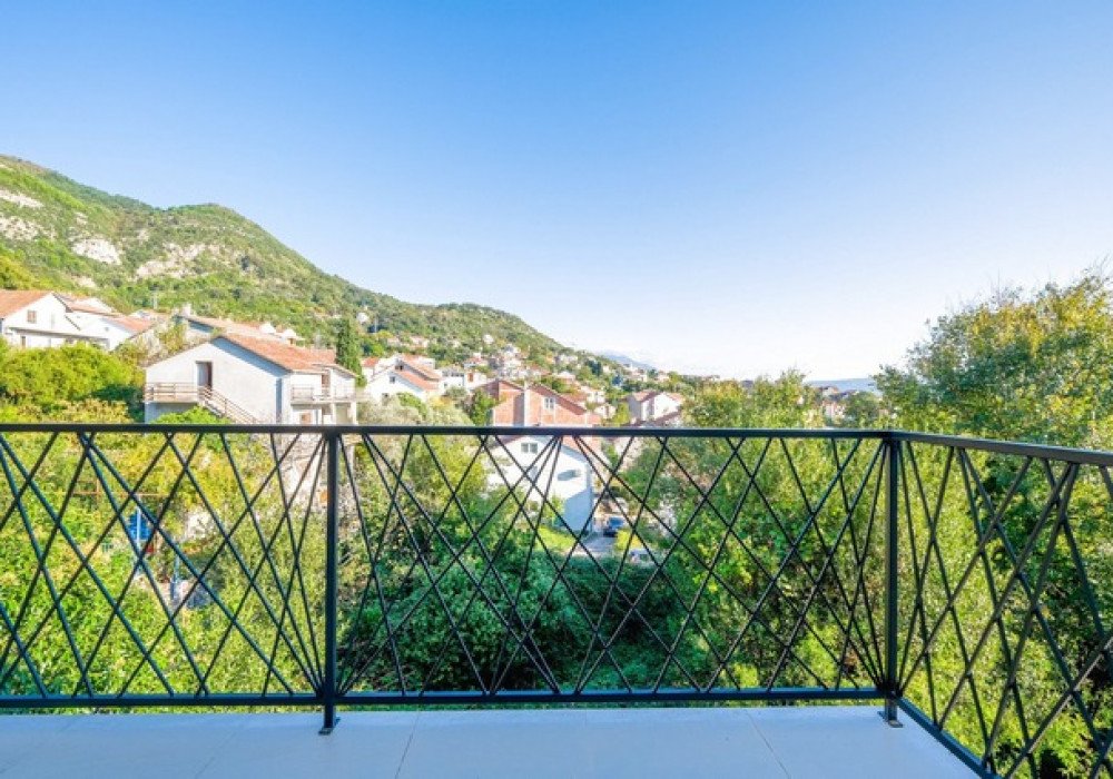 3 bedrooms Apartment in Tivat, Montenegro No. 1776