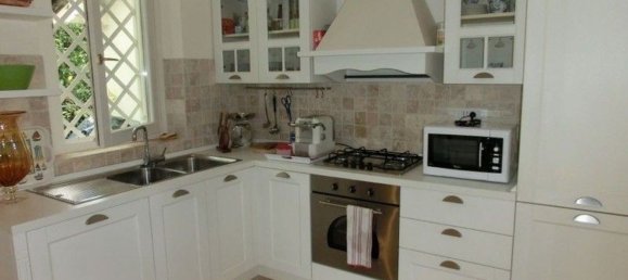 5 rooms House in Forte dei Marmi, Italy No. 198597 4