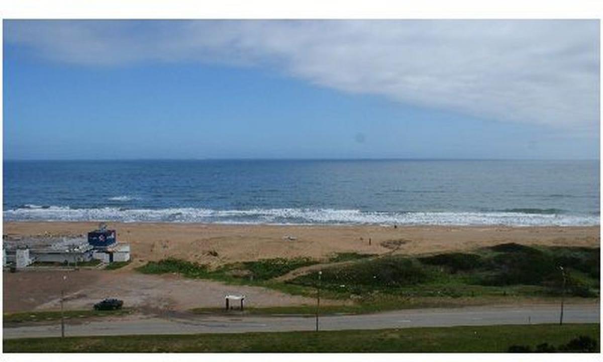 2 bedrooms Apartment in Maldonado, Uruguay No. 12933