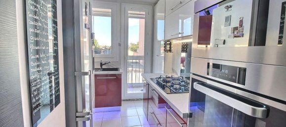 3 bedrooms Apartment in Marignane, France No. 336882 3