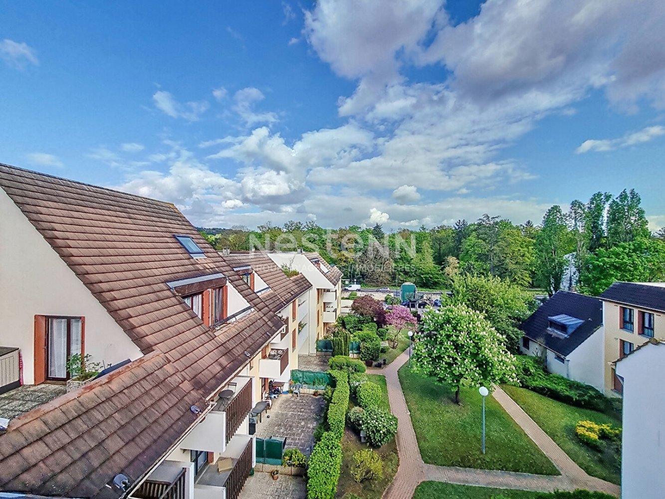 Apartamento de 4 dormitorios en Lamorlaye, France No. 72820