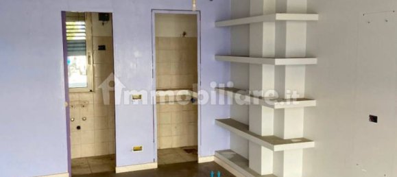 Коммерческая недвижимость с 3 комнатами в Рим, Италия № 289868 4