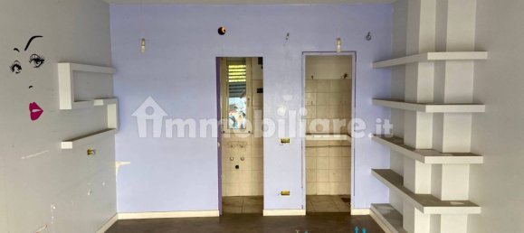 Коммерческая недвижимость с 3 комнатами в Рим, Италия № 289868 5