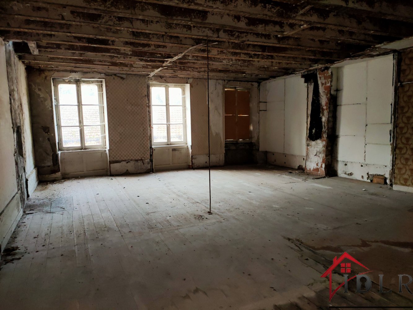 510m² Building in Bourbonne-les-Bains, France No. 77753