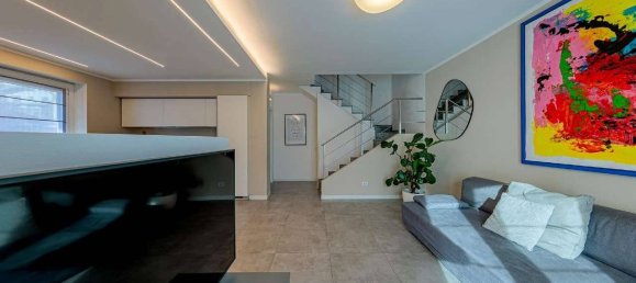 3 bedrooms House in Sondrio, Italy No. 329833 8