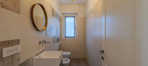 3 bedrooms House in Sondrio, Italy No. 329833 10