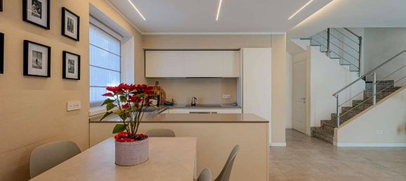 3 bedrooms House in Sondrio, Italy No. 329833 3