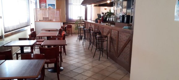 Propiedad comercial de 9 dormitorios en Nazelles-Negron, France No. 95224 4