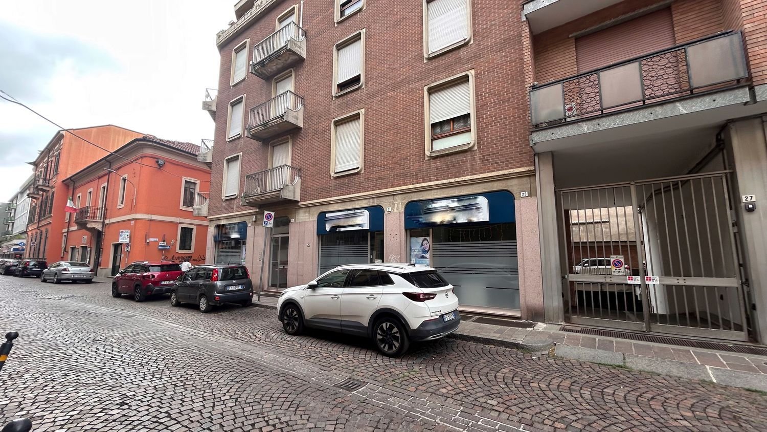 116m² Commercial property in Alessandria, Italy No. 374585