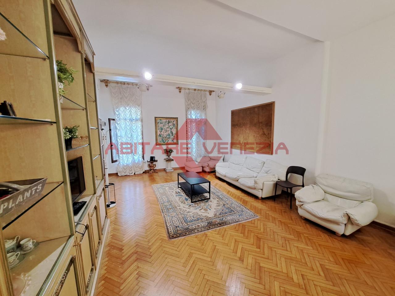 3 rooms Apartment in Venice, Italy No. 234516