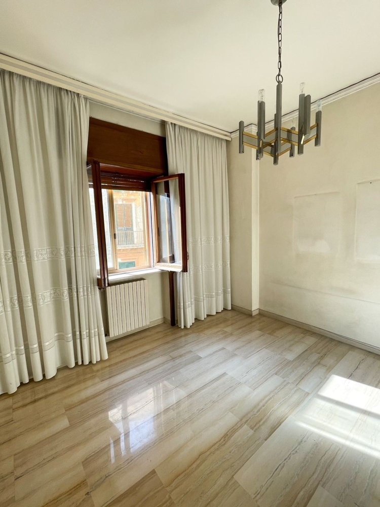 Apartamento de 8 habitaciónes en Portici, Italy No. 255281