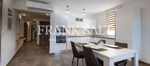 2 bedrooms Apartment in Ta' Xbiex, Malta No. 9399 5