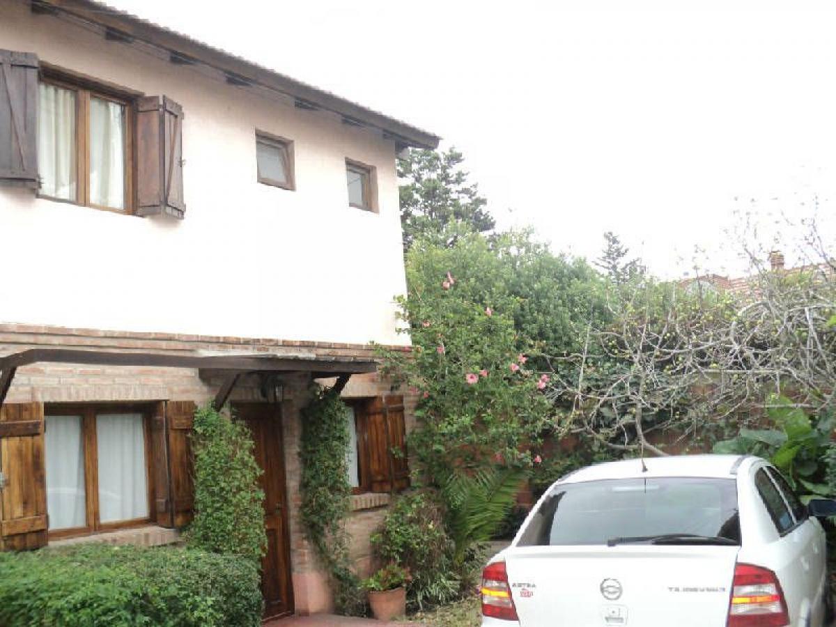 4 bedrooms House in Mar del Plata, Argentina No. 70476