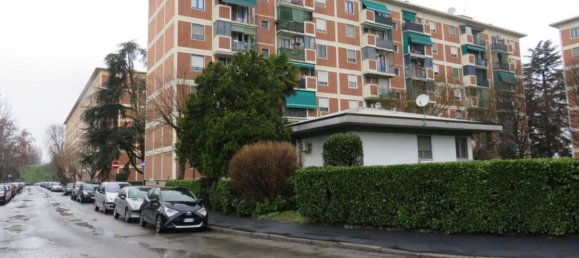 5 rooms Apartment in Milan, Italy No. 331500 3