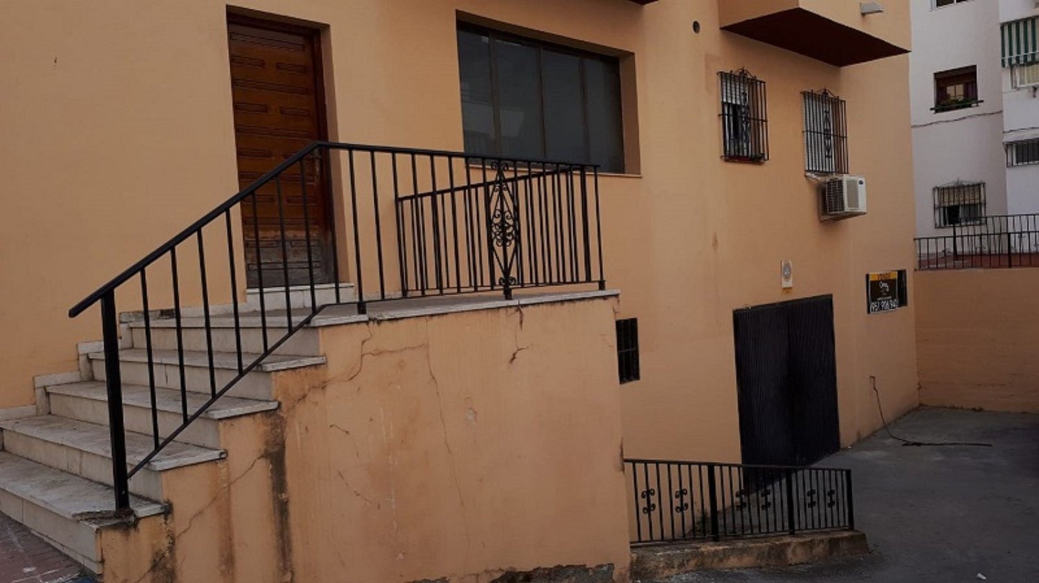 Entrepôt à Marbella, Spain 319m² No. 69141