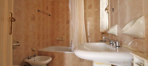 2 bedrooms Apartment in Genoa, Italy No. 313357 11