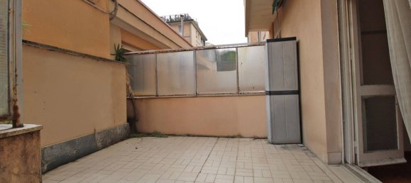 2 bedrooms Apartment in Genoa, Italy No. 313357 3