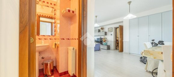 3 rooms Apartment in Rome, Italy No. 270359 10