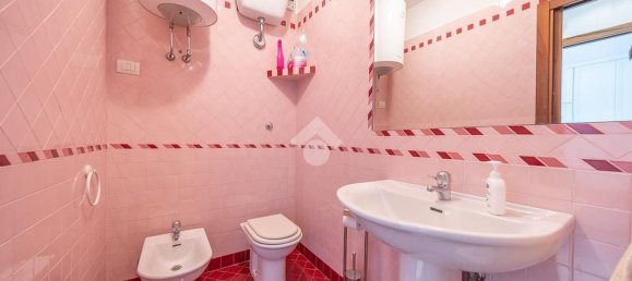 3 rooms Apartment in Rome, Italy No. 270359 12