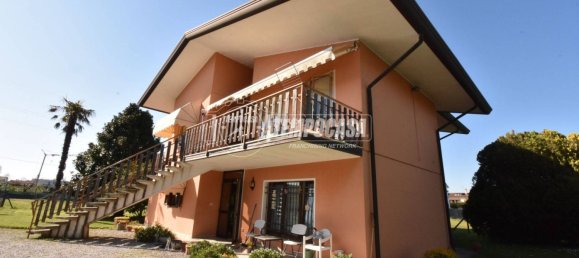 5 bedrooms Villa in Jesolo, Italy No. 288318 3