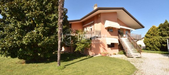 5 bedrooms Villa in Jesolo, Italy No. 288318 2