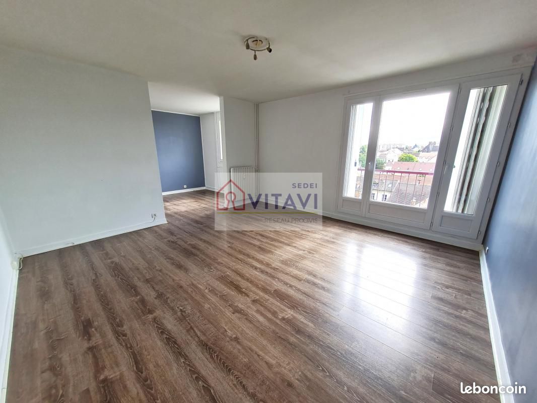 3 chambres Appartement à Compiègne, France No. 74164