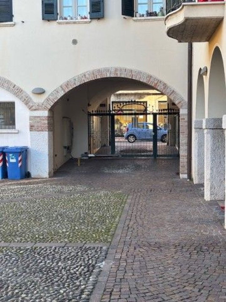 2 bedrooms Apartment in Brescia, Italy No. 390659