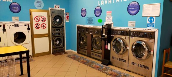 Коммерческая недвижимость с 1 комнатой в Кьоджа, Италия № 56547 4