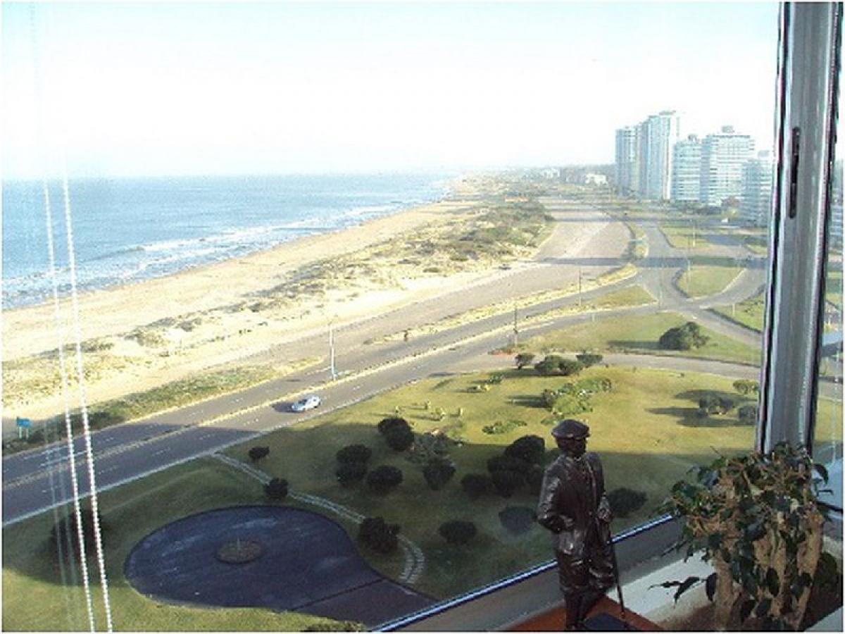 3 bedrooms Apartment in Maldonado, Uruguay No. 12629