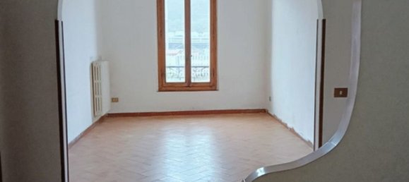 5 rooms Apartment in Montevarchi, Italy No. 160938 4