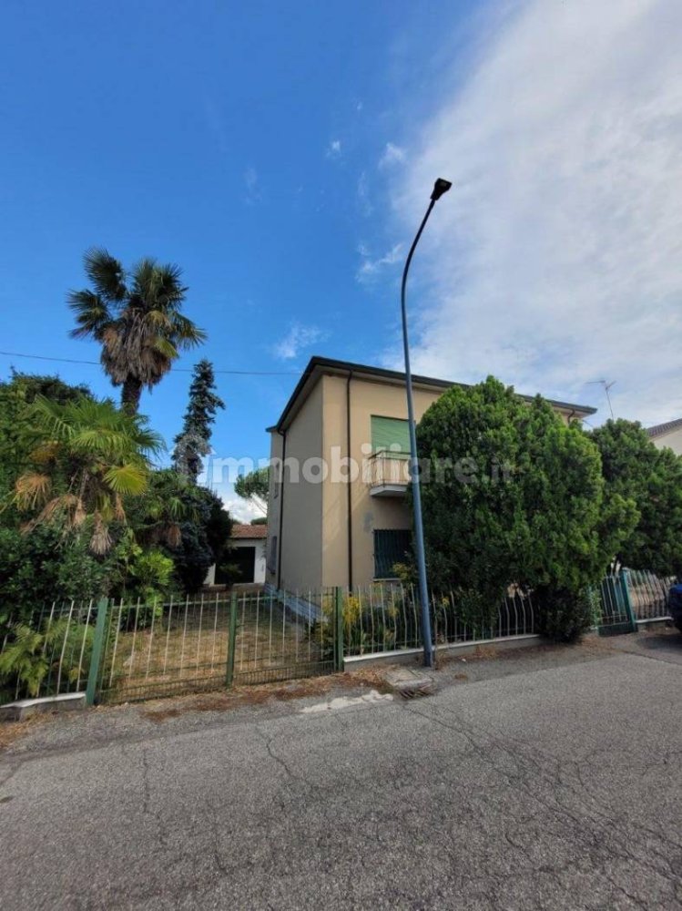 4 bedrooms Villa in Ravenna, Italy No. 380453