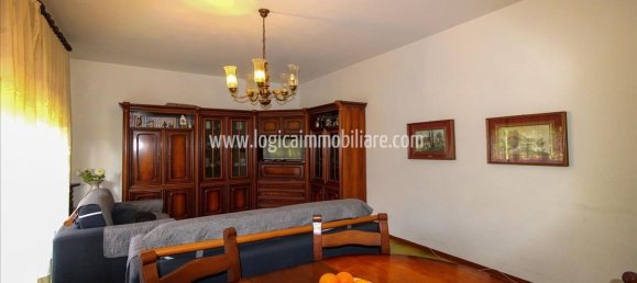 7 rooms Apartment in Montepulciano, Italy No. 121163 2